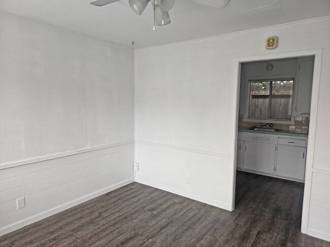 Photo - 1150 E San Joaquin Ave