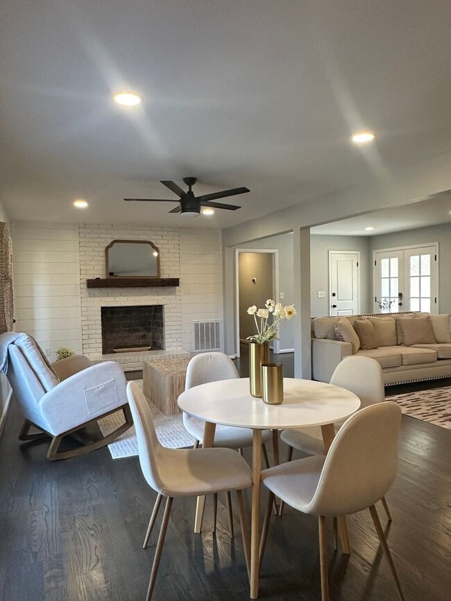 Photo - Gorgeous Lake Home on Lanier!