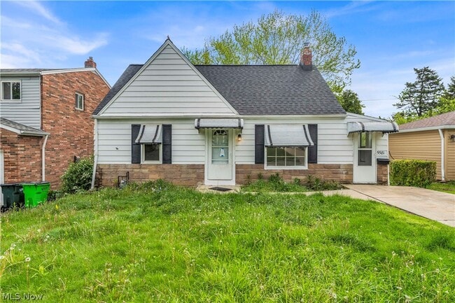 Building Photo - 5581 Saxon Dr