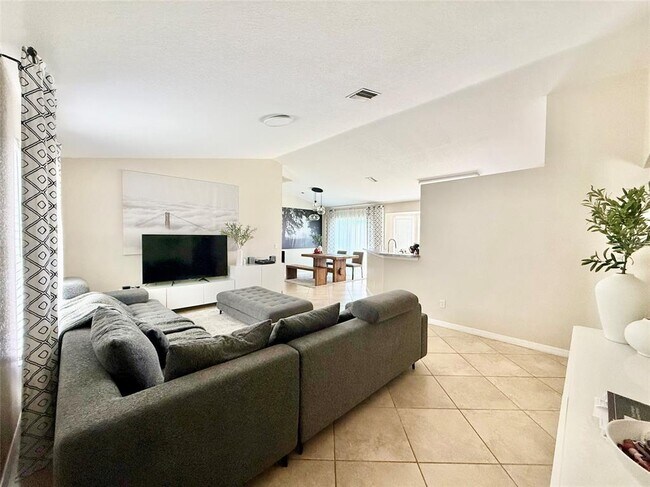 12207 Cotorro Ave