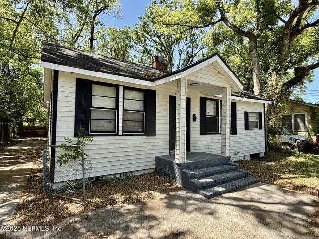 Building Photo - 822 Saranac St