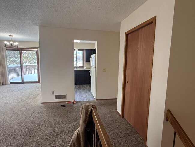 Photo - 2528 Birchview Ln