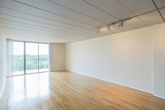 Photo - Memorial Towers Apartments