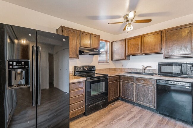 Photo - 3 Bedroom, 1.5 Bath Condo Available in Cinnimon Courtyard