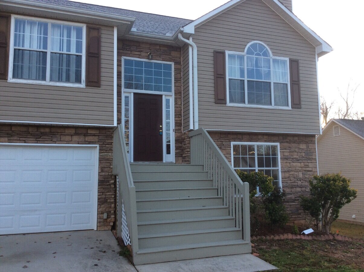 Newly Renovated 5 bedroom plus bonus 3 bathroom - Newly Renovated 5 bedroom plus bonus 3 bathroom