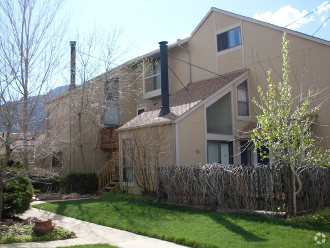 Building Photo - 2BD/1.5BA Boulder Condo *No Undergrads*