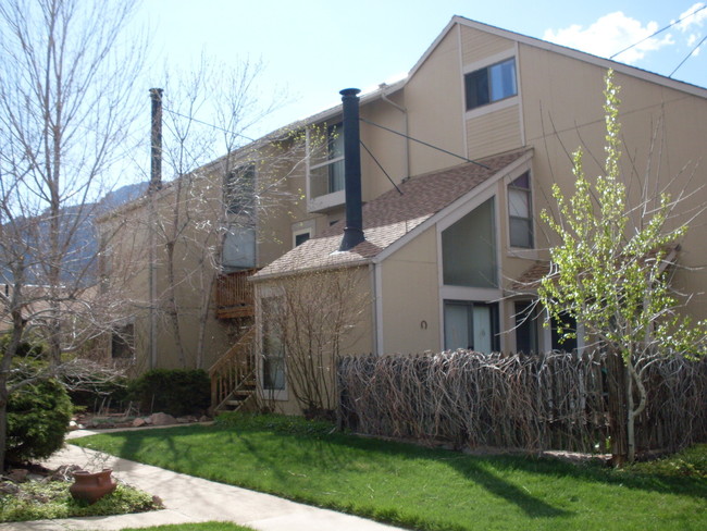 2BD/1.5BA Boulder Condo *No Undergrads* - 2BD/1.5BA Boulder Condo *No Undergrads*