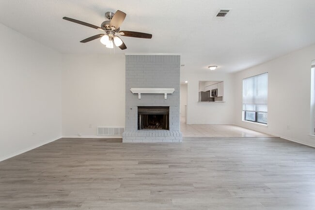 Photo - 3 bedroom, 2 bath Duplex in a Secluded Part of Duncanville