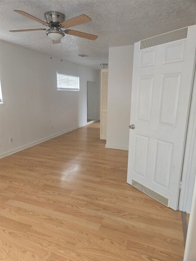 Building Photo - 21401 W Hammond Dr Unit D1 Rental