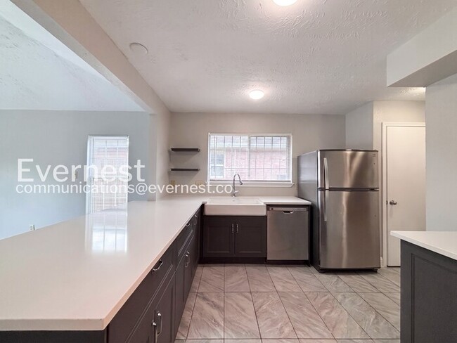 Photo - 1334 Willersley Ln