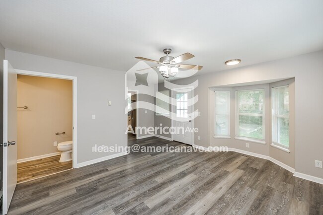 Photo - 74 Charlotte St