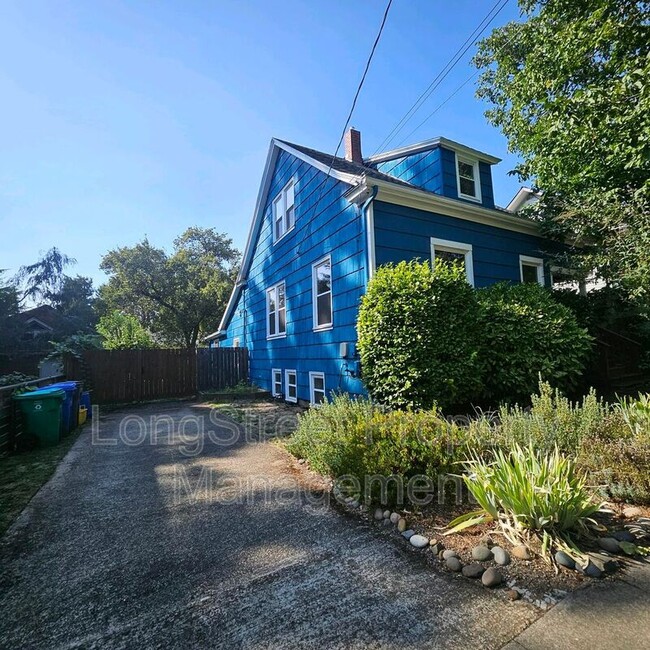 Photo - 4537 NE 8th Ave