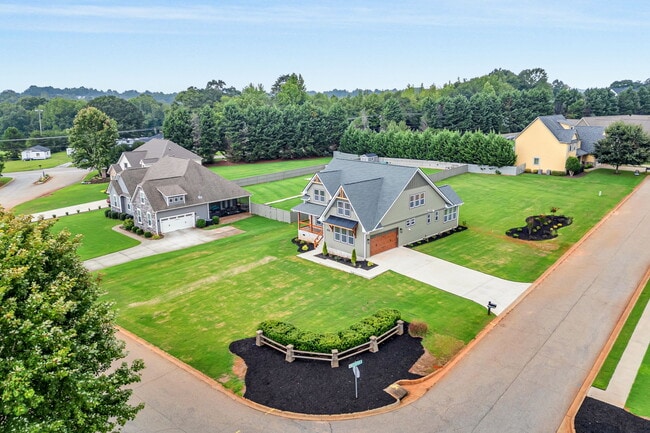 Photo - 117 Carshalton Dr