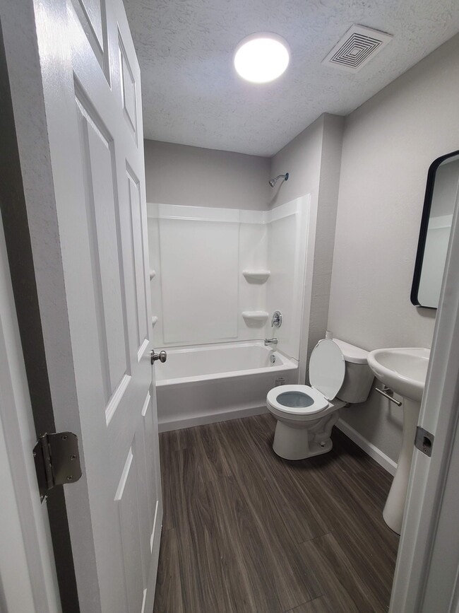 Photo - 1777 E 37th St Unidad 1777