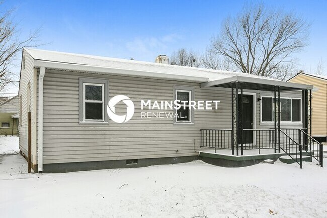 Photo - 3 Bedroom Pet-Friendly Home in Indianapolis, IN with Main Street Renewal