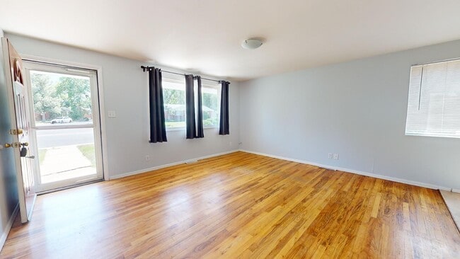 3295 Euclid Ave