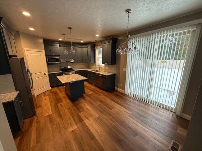 Photo - 411 Knight St