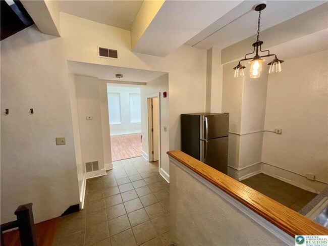 Photo - 147 S 4th St