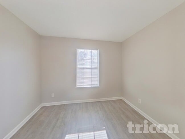 Photo - 482 Fox Trot Dr