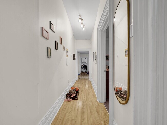 Building Photo - 214 Mary St Unit 1