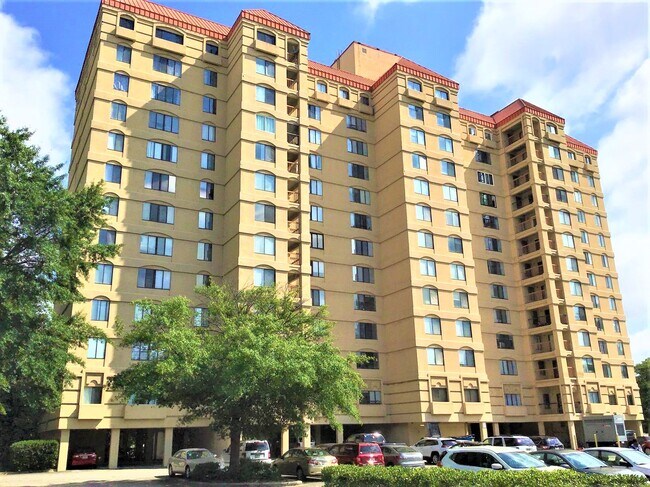 Photo - 1600 Park Cir