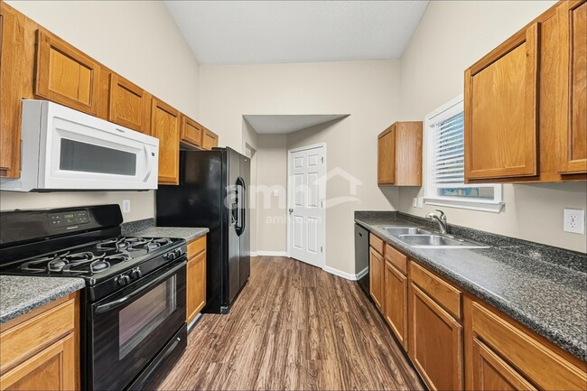 Photo - 451 Bellingham Dr