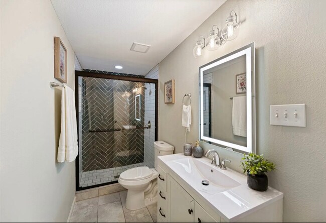 Photo - 1411 Moore Terrace