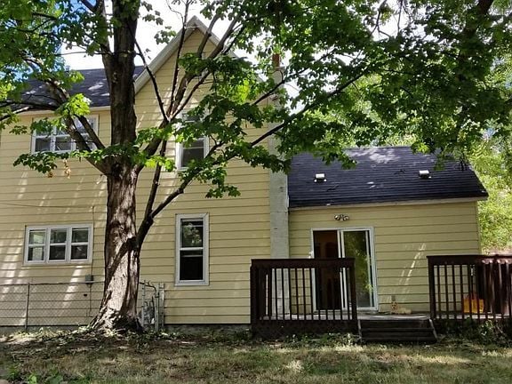 Photo - 1022 3rd St NW House