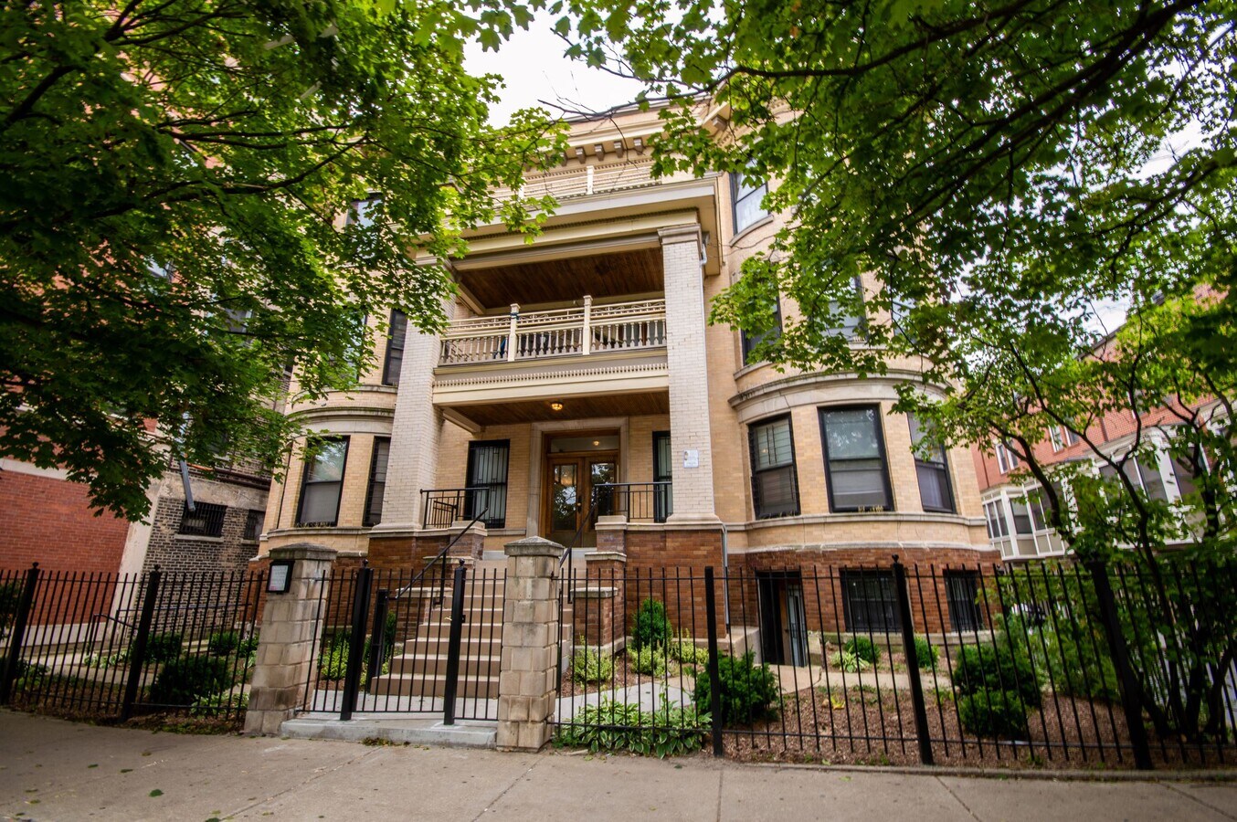 845 W. Sheridan - 845 W. Sheridan Apartments