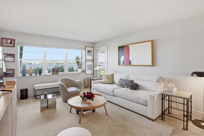 Building Photo - 1516 S Lakeside Dr Unit 103