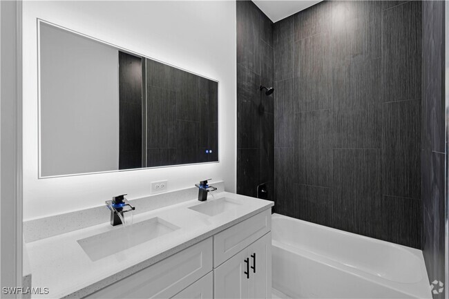 Building Photo - 2113 NE 14th Ave Rental