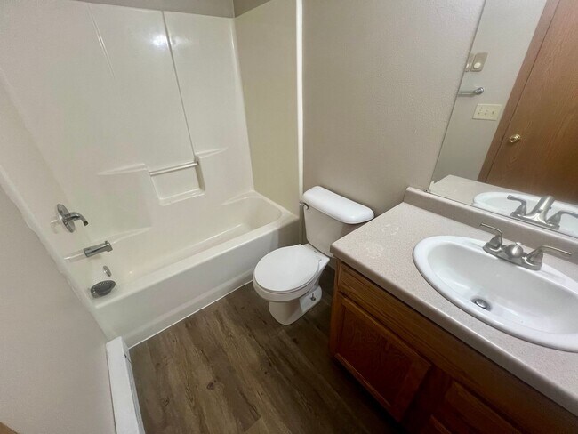 Photo - 3304-3306 Fenwick Avenue Unit 3306 Fenwick Avenue