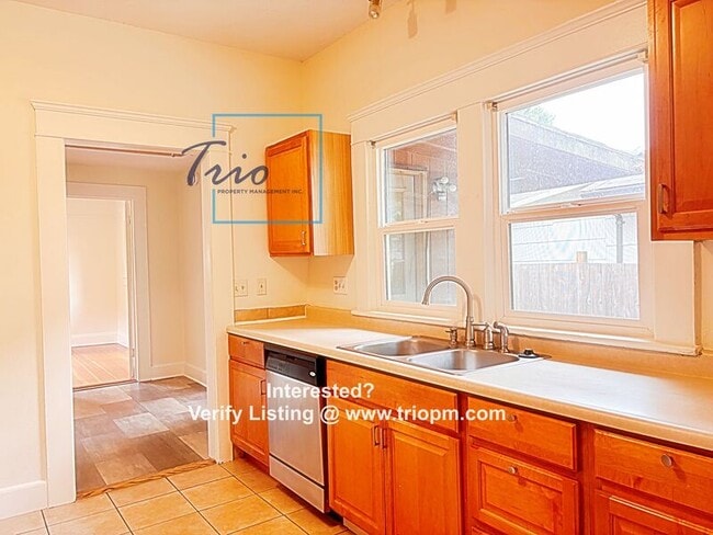 Photo - 1044 W 8th Ave