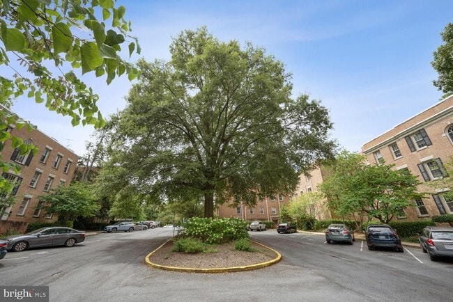 Building Photo - 2727 Ordway St NW Unit 3
