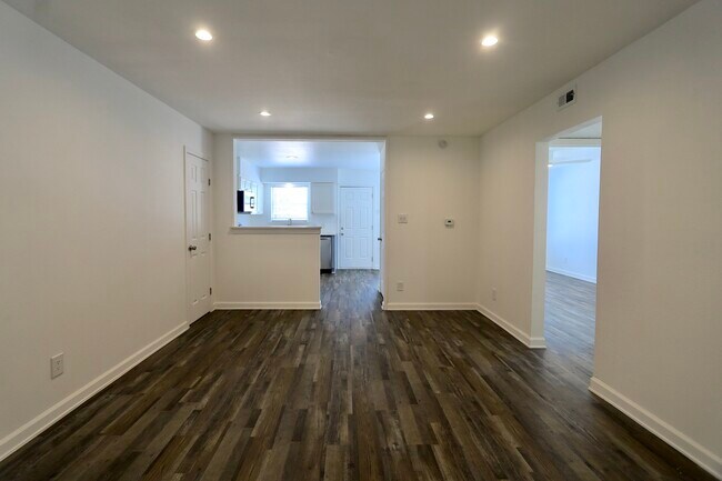 Photo - Lakewood Manor