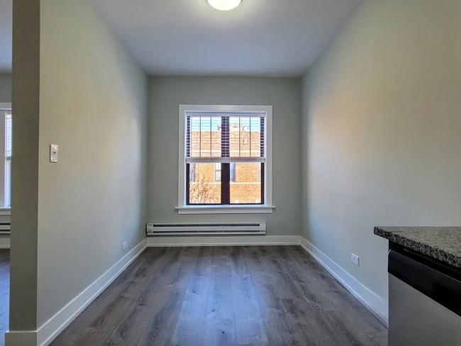 Photo - 628 W Cornelia Ave Unit 2E