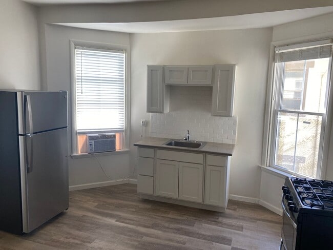 Photo - 2420 Kenilworth Ave Unit 2