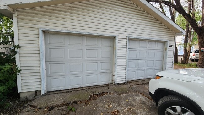 210 9th Ave S