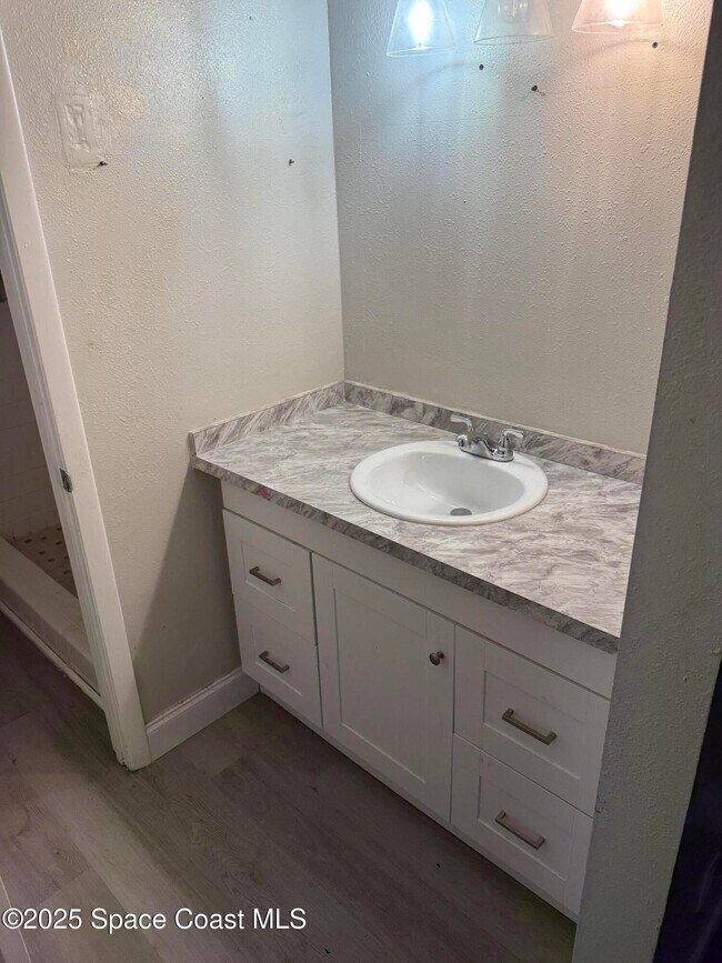 Photo - 324 Emerson Dr NW