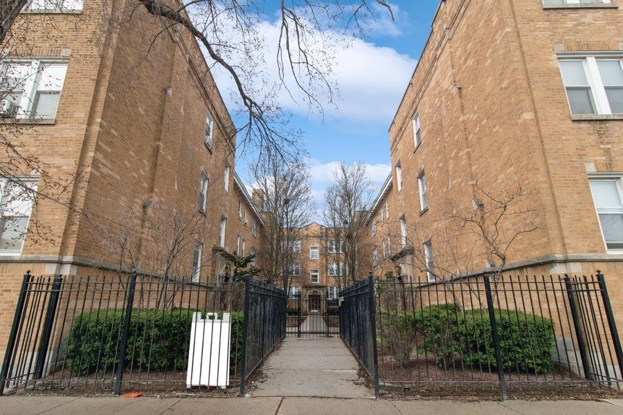 Photo - 611 W Briar Pl Unit 102
