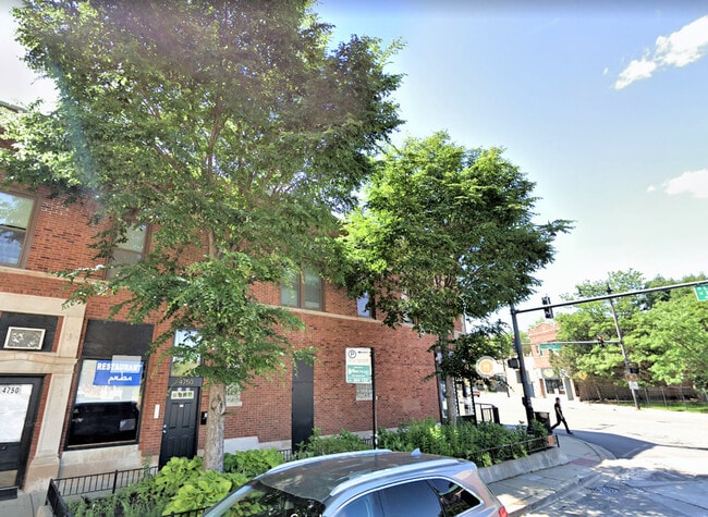 Building Photo - 4750 N Kenneth Ave Unit 2S Rental