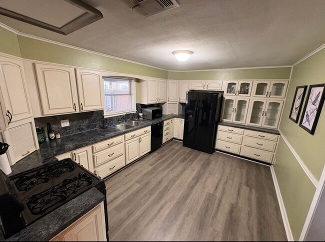 Photo - 126 W Lee St