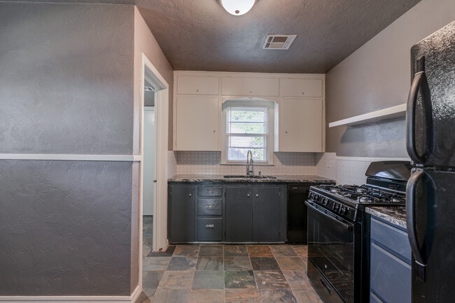 Photo - 823 N Jefferson St