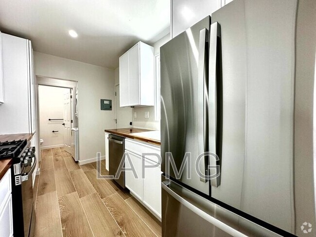 Building Photo - 2304 N Frederic St Rental