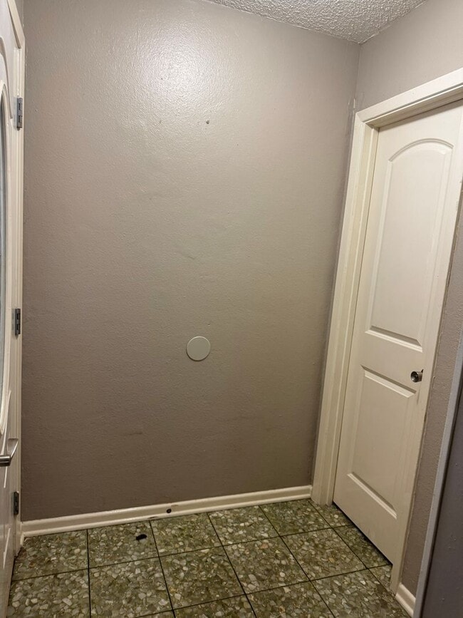 Photo - 11814 Song St