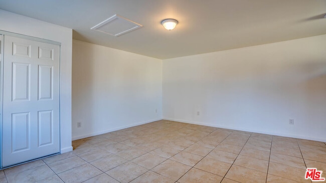 1478 W 29th St Unidad 2