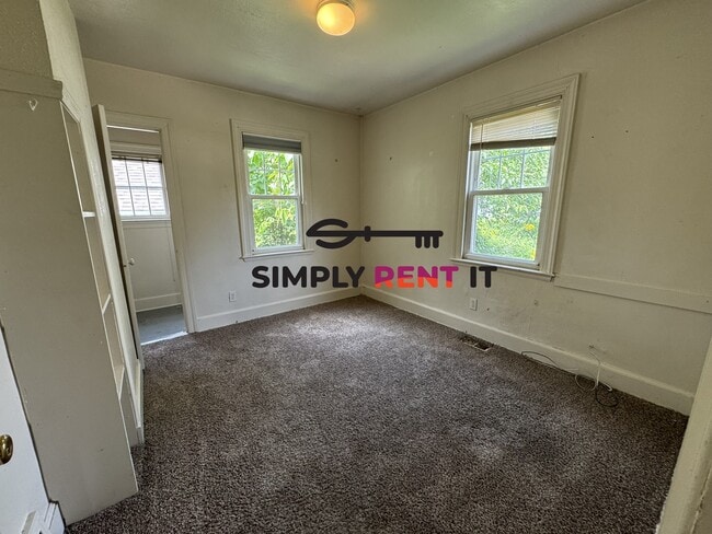 Photo - 4 Bedroom House Near Campus