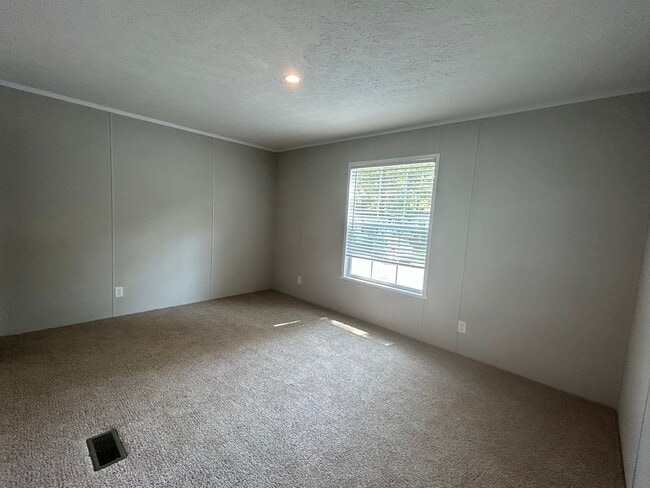 Photo - 2431 8 Mile Rd