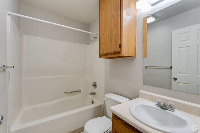 2 BR, 2 BA, 500 SF