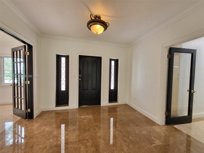 Photo - 825 Cremona Ave